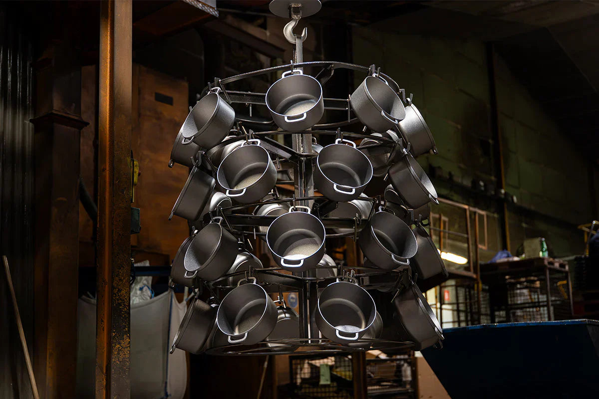 Behind the production of the enameled cast iron casserole